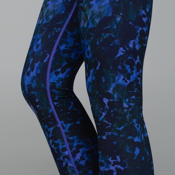 Lululemon wunder under purple crop size 6 - Picture 3 of 5